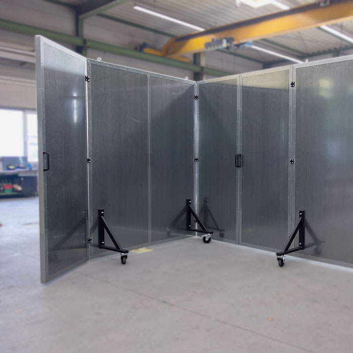 Mobile Lärmschutzwand LSW von Sonosorp – schallabsorbierende und flexible Trennwand auf Rollen, ideal für den Werkstatteinsatz