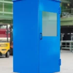 Lärmschutzkabine mit Fenster von Sonosorp zur effektiven Schallisolierung in industriellen Umgebungen – ideal für Maschinenarbeitsplätze, Prüfstände oder lärmintensive Anlagen